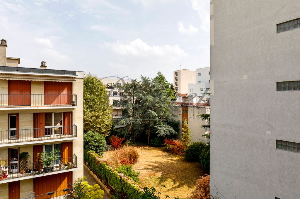 Vendu par Beguet Associés : BOULOGNE NORD 92100 APPARTEMENT FAMILIAL 109 m²  4 CHAMBRES BALCON PARKING -