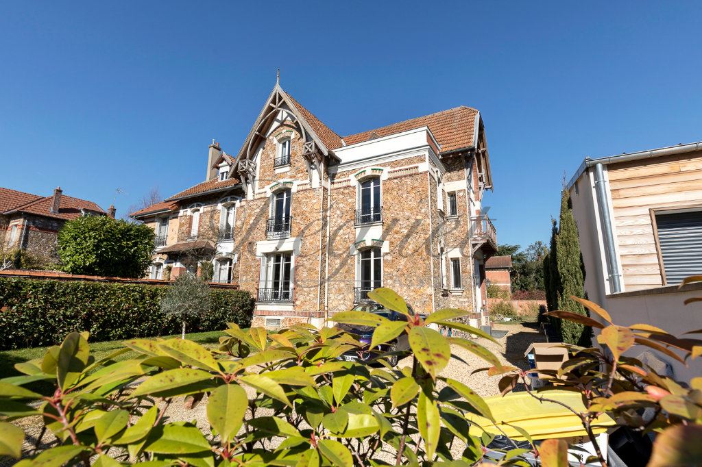 Vendu par Beguet Associés : BOURG-LA-REINE 92340 - MAISON 290 m² - 5 CHAMBRES - JARDIN 617 m² -