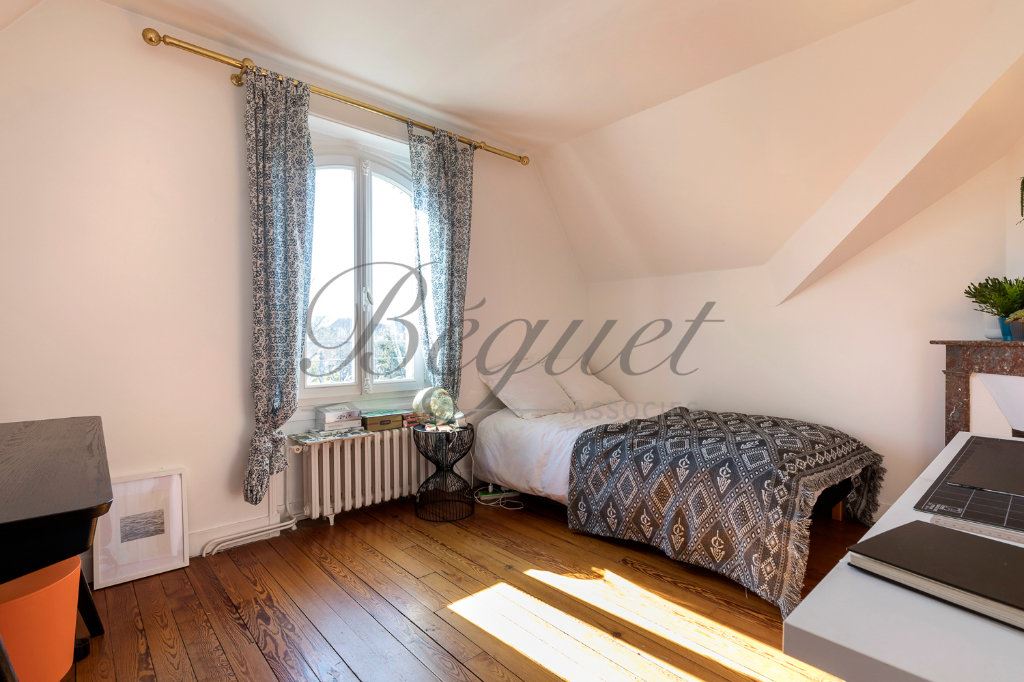 Vendu par Beguet Associés : BOURG-LA-REINE 92340 - MAISON 290 m² - 5 CHAMBRES - JARDIN 617 m² -