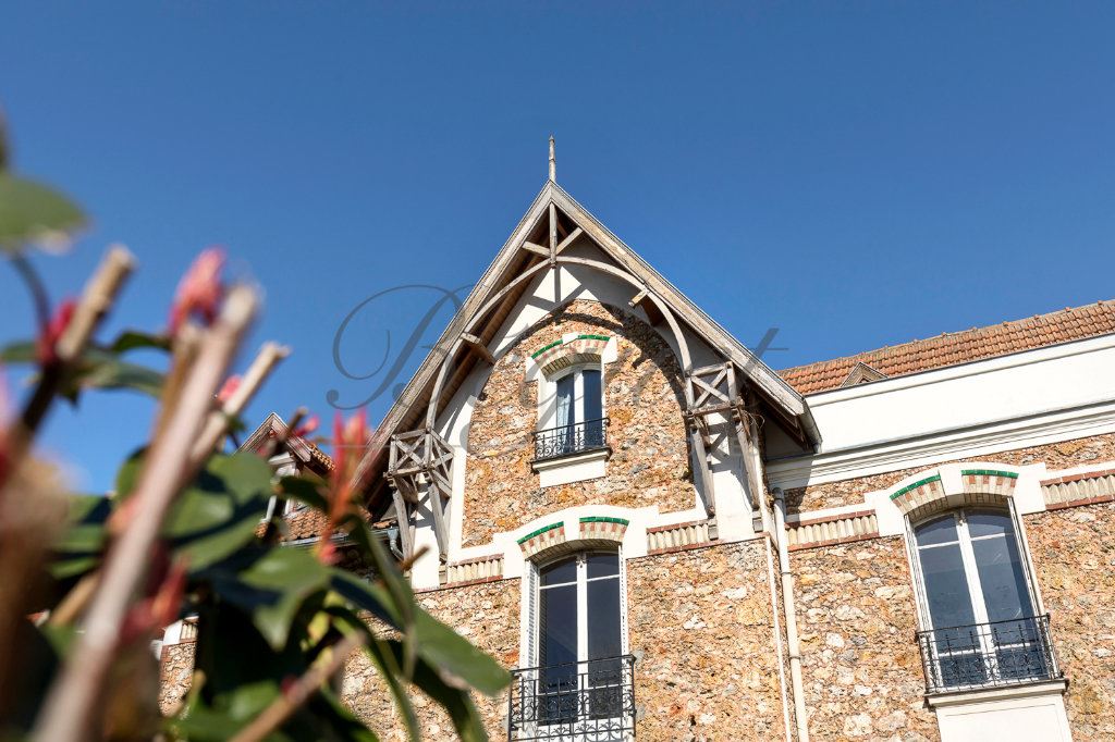 Vendu par Beguet Associés : BOURG-LA-REINE 92340 - MAISON 290 m² - 5 CHAMBRES - JARDIN 617 m² -