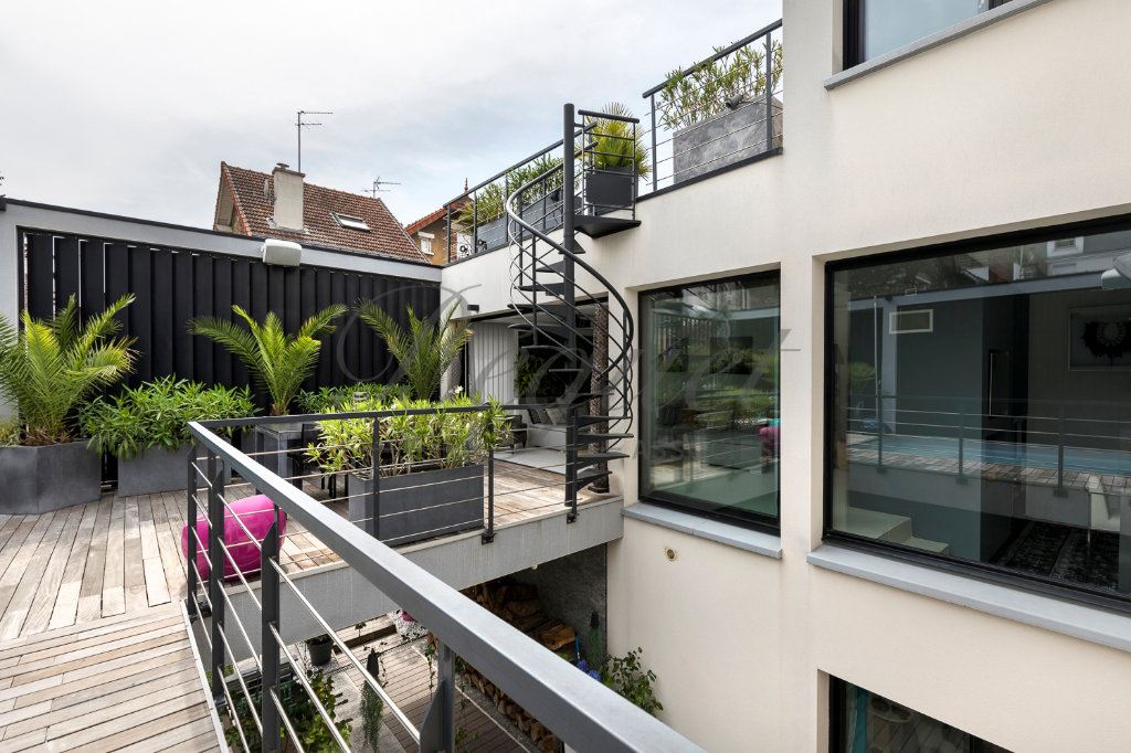 Vendu par Beguet Associés : CHÂTILLON 92320 - CHÂTILLON MONTROUGE - MAISON D’ARCHITECTE 179 m² - 4 CHAMBRES - TERRASSES - PISCIN