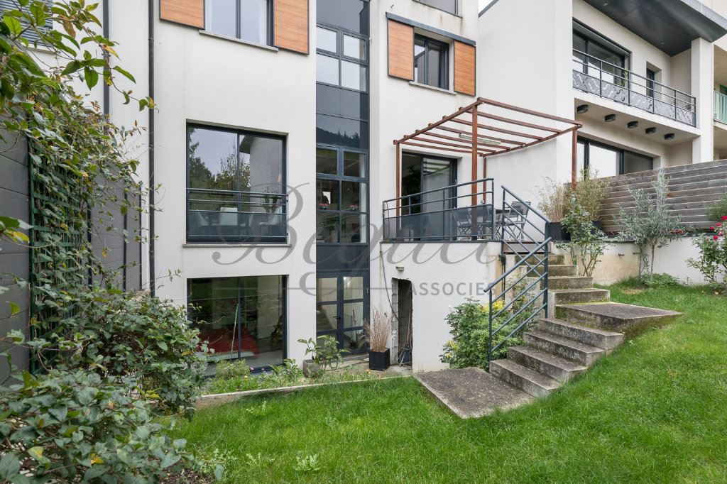 Vendu par Beguet Associés : ISSY-LES-MOULINEAUX 92130 - MAISON CONTEMPORAINE 224 m² - 5 CHAMBRES - TERRASSES - JARDIN -