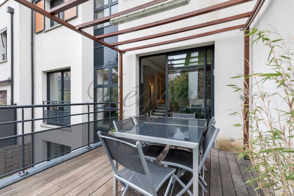 Vendu par Beguet Associés : ISSY-LES-MOULINEAUX 92130 - MAISON CONTEMPORAINE 224 m² - 5 CHAMBRES - TERRASSES - JARDIN -