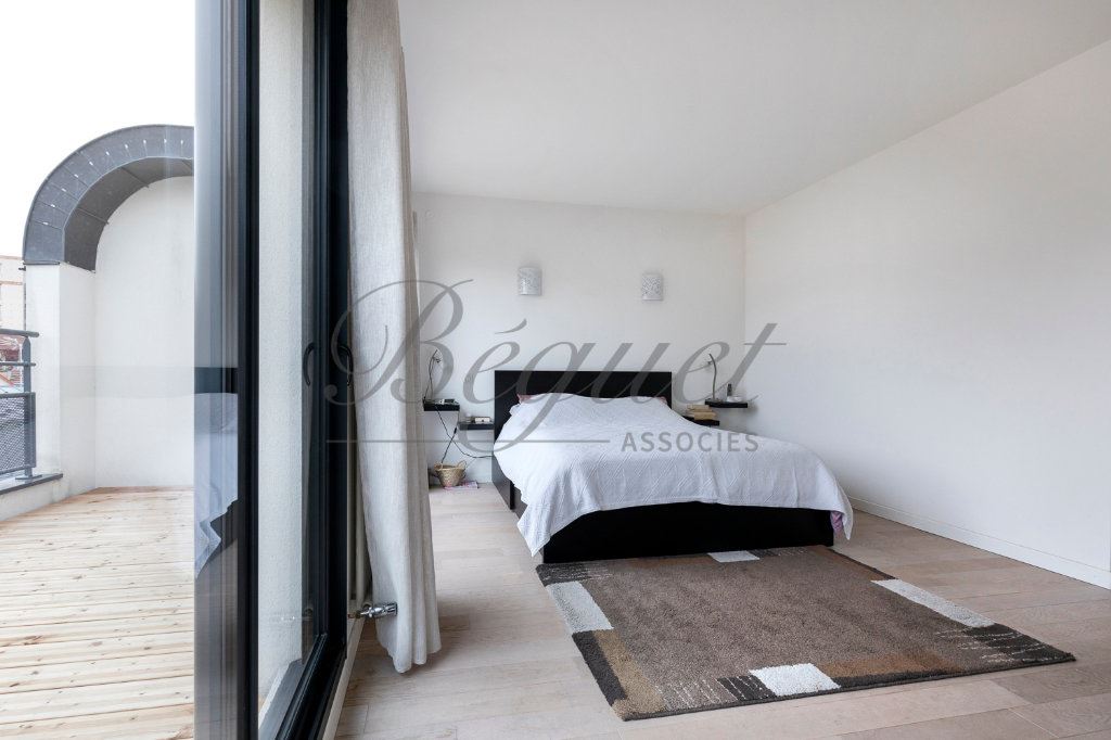 Vendu par Beguet Associés : ISSY-LES-MOULINEAUX 92130 - MAISON CONTEMPORAINE 224 m² - 5 CHAMBRES - TERRASSES - JARDIN -