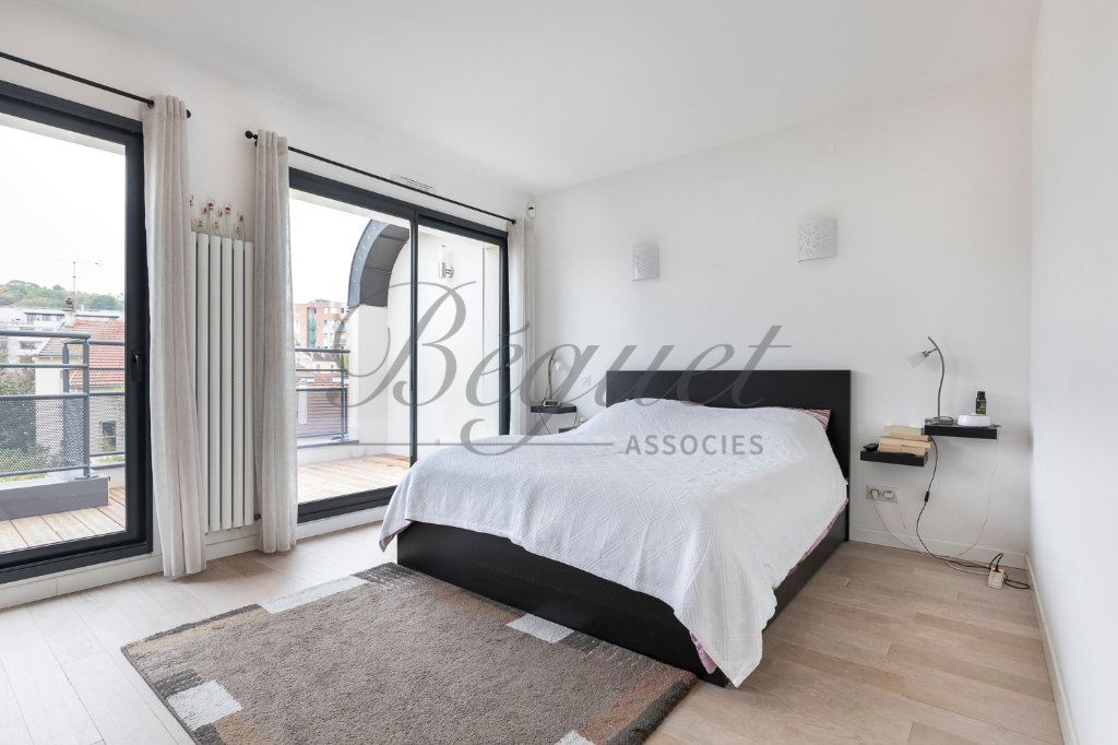 Vendu par Beguet Associés : ISSY-LES-MOULINEAUX 92130 - MAISON CONTEMPORAINE 224 m² - 5 CHAMBRES - TERRASSES - JARDIN -