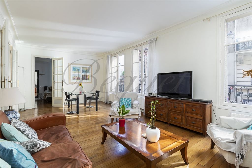 Vendu par Beguet Associés : PARIS - 75116 - CHAILLOT - APPARTEMENT 146 m² 4 CHAMBRES + 2 STUDETTES -