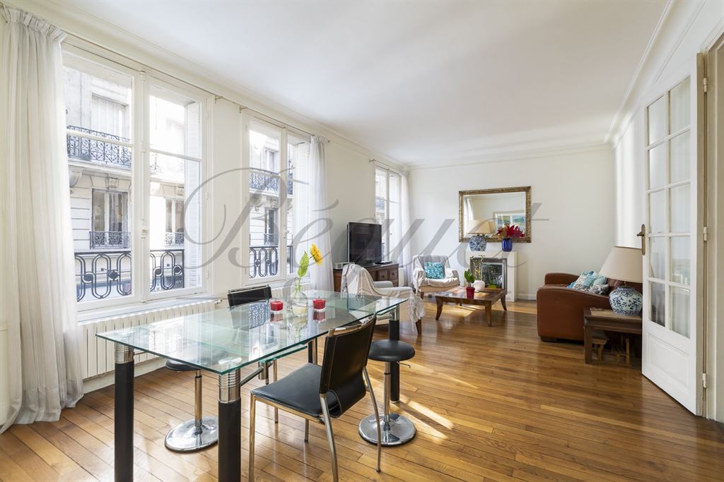 Vendu par Beguet Associés : PARIS - 75116 - CHAILLOT - APPARTEMENT 146 m² 4 CHAMBRES + 2 STUDETTES -