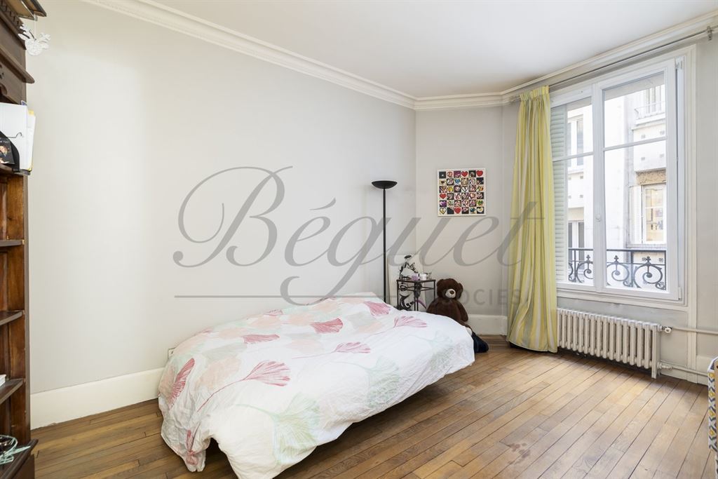 Vendu par Beguet Associés : PARIS - 75116 - CHAILLOT - APPARTEMENT 146 m² 4 CHAMBRES + 2 STUDETTES -