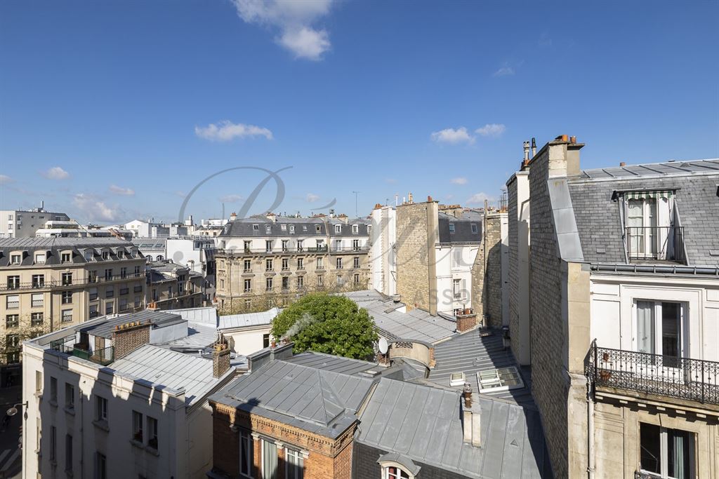 Vendu par Beguet Associés : PARIS - 75116 - CHAILLOT - APPARTEMENT 146 m² 4 CHAMBRES + 2 STUDETTES -