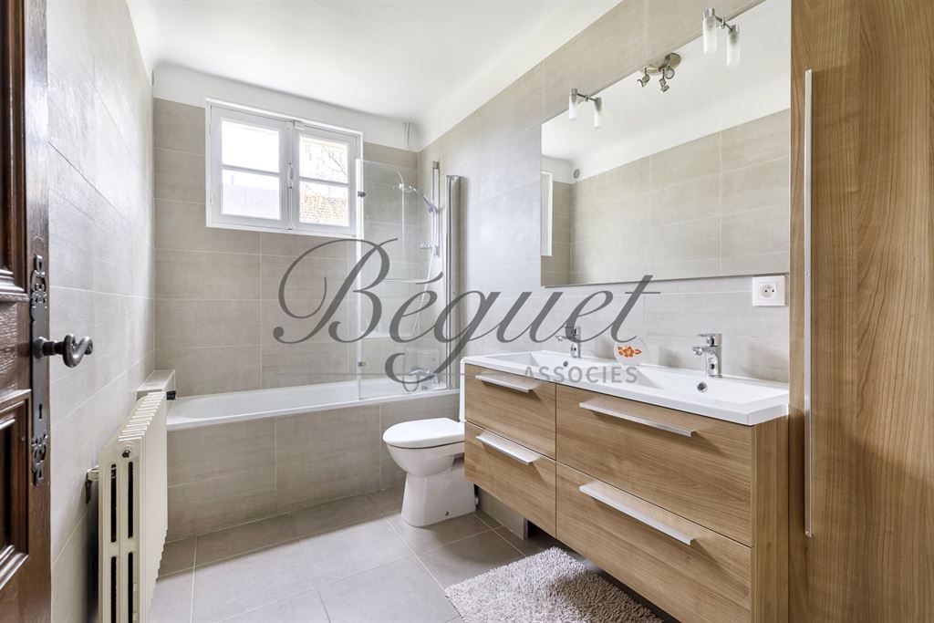 Vendu par Beguet Associés : VERSAILLES 78000 - CLAGNY-GLATIGNY - MAISON 163  m² - 3/4 CHAMBRES - JARDIN -