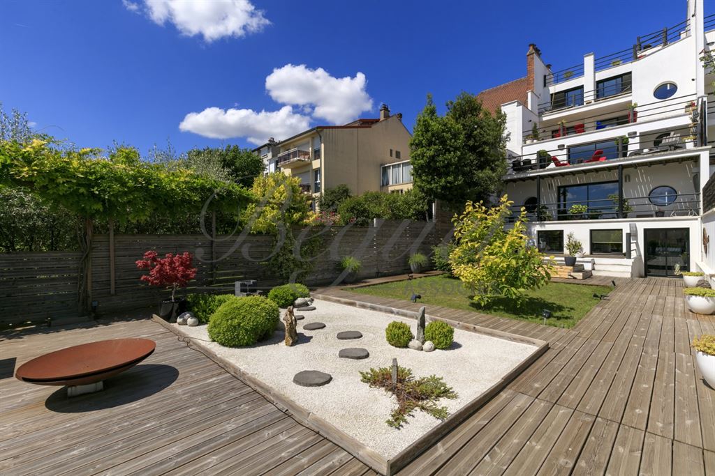 A vendre chez Beguet Associés : Suresnes Foch 92150 Maison 360 m² 4 Chambres Jardin Garage