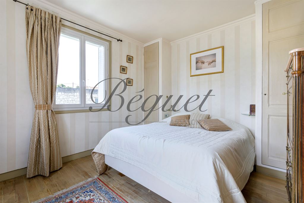 Vendu par Beguet Associés : CLAMART 92140 - GARE - MAISON 150 m² - 3 CHAMBRES - TERRAIN 360 m² - GARAGE