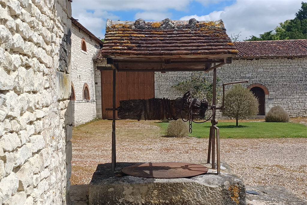 A vendre chez Beguet Associés : Indre-et-Loire Faye-la-Vineuse 37120 Manoir 370 m² 10 Chambres Gîte 160m² Parc 4.7 Ha