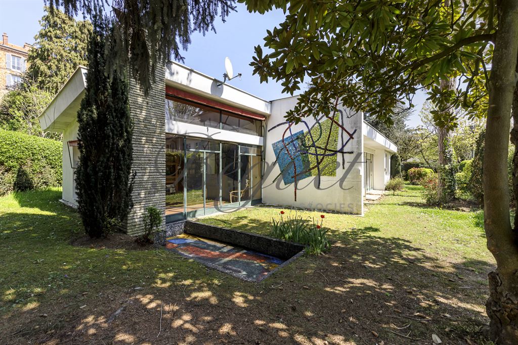 Vendu par Beguet Associés : Ville d’Avray 92410 Maison d’Architecte 116 m² Jardin Garage