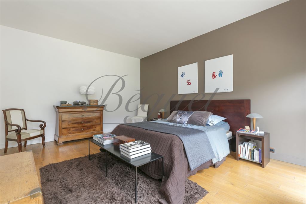 A vendre chez Beguet Associés : La Celle St Cloud 78170 Maison 300 m² Jardin + Appartement