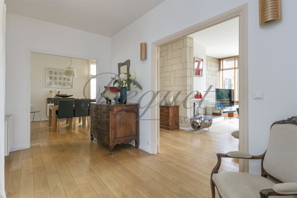 A vendre chez Beguet Associés : La Celle St Cloud 78170 Maison 300 m² Jardin + Appartement