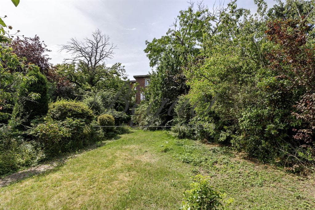 A vendre chez Beguet Associés : HAUTS DE SEINE GARCHES 92380 MAISON 400 m² 6 CHAMBRES JARDIN 2 GARAGES