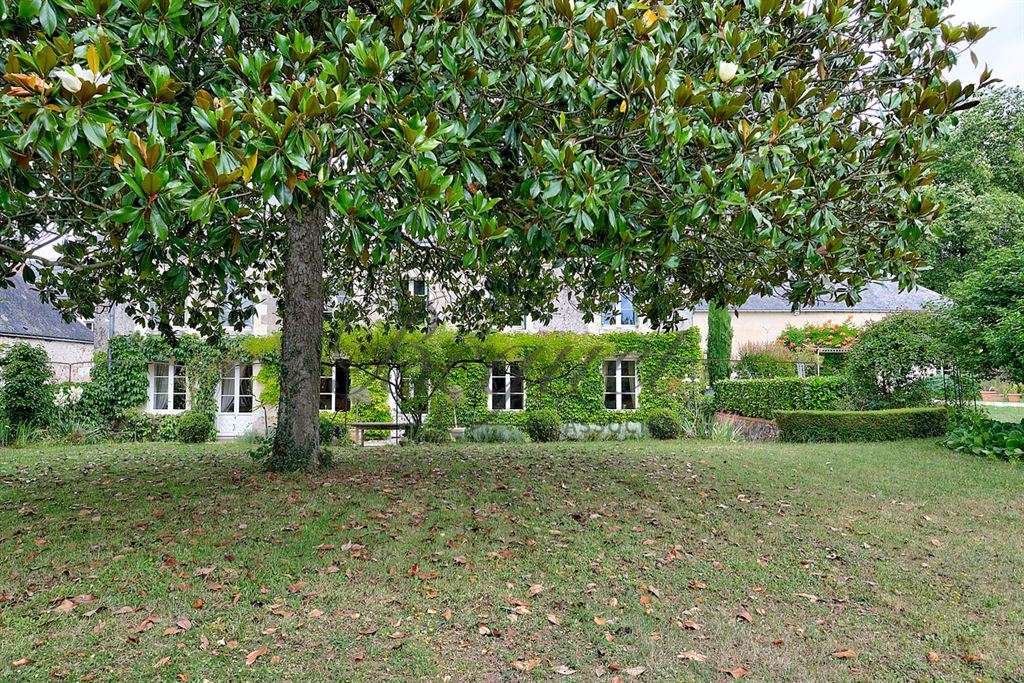 Vendu par Beguet Associés : INDRE ET LOIRE-TOURAINE-CHATEAU LA VALLIERE 37330- MAISON 325 M 6 CHAMBRES PISCINE DÉPENDANCES