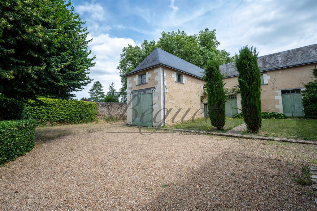 Vendu par Beguet Associés : INDRE ET LOIRE-TOURAINE-CHATEAU LA VALLIERE 37330- MAISON 325 M 6 CHAMBRES PISCINE DÉPENDANCES