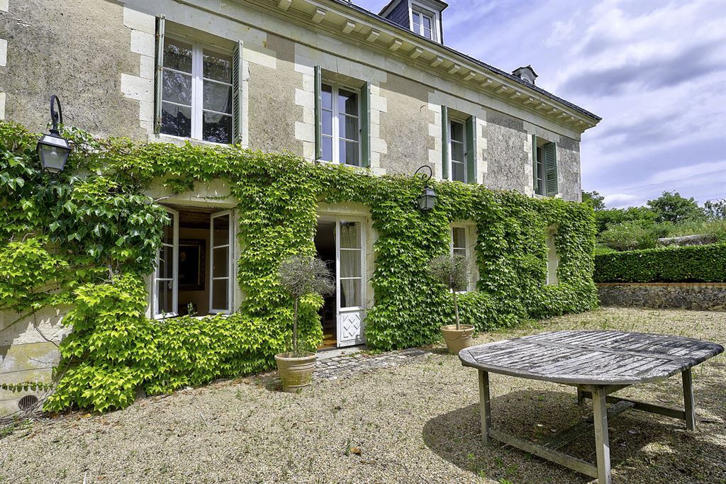 Vendu par Beguet Associés : INDRE ET LOIRE-TOURAINE-CHATEAU LA VALLIERE 37330- MAISON 325 M 6 CHAMBRES PISCINE DÉPENDANCES