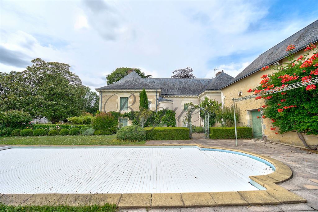 Vendu par Beguet Associés : INDRE ET LOIRE-TOURAINE-CHATEAU LA VALLIERE 37330- MAISON 325 M 6 CHAMBRES PISCINE DÉPENDANCES