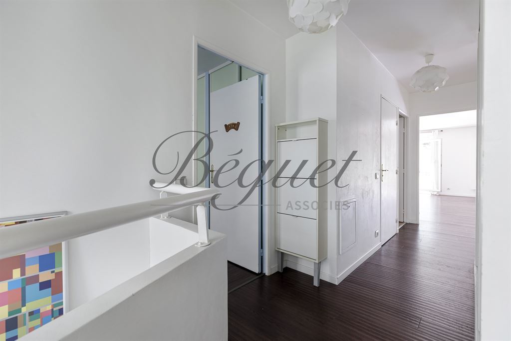 Vendu par Beguet Associés : SURESNES CHATEAU 92150 APPARTEMENT 135 m² 3 CHAMBRES 150 m² JARDIN 27 m² TERRASSE 2 PARKING