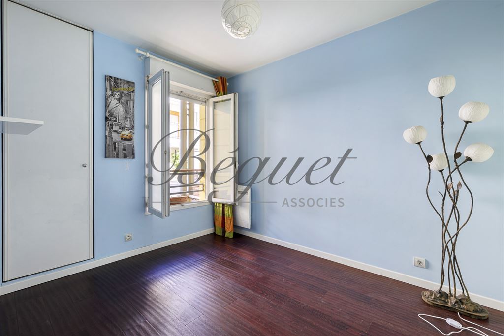 Vendu par Beguet Associés : SURESNES CHATEAU 92150 APPARTEMENT 135 m² 3 CHAMBRES 150 m² JARDIN 27 m² TERRASSE 2 PARKING