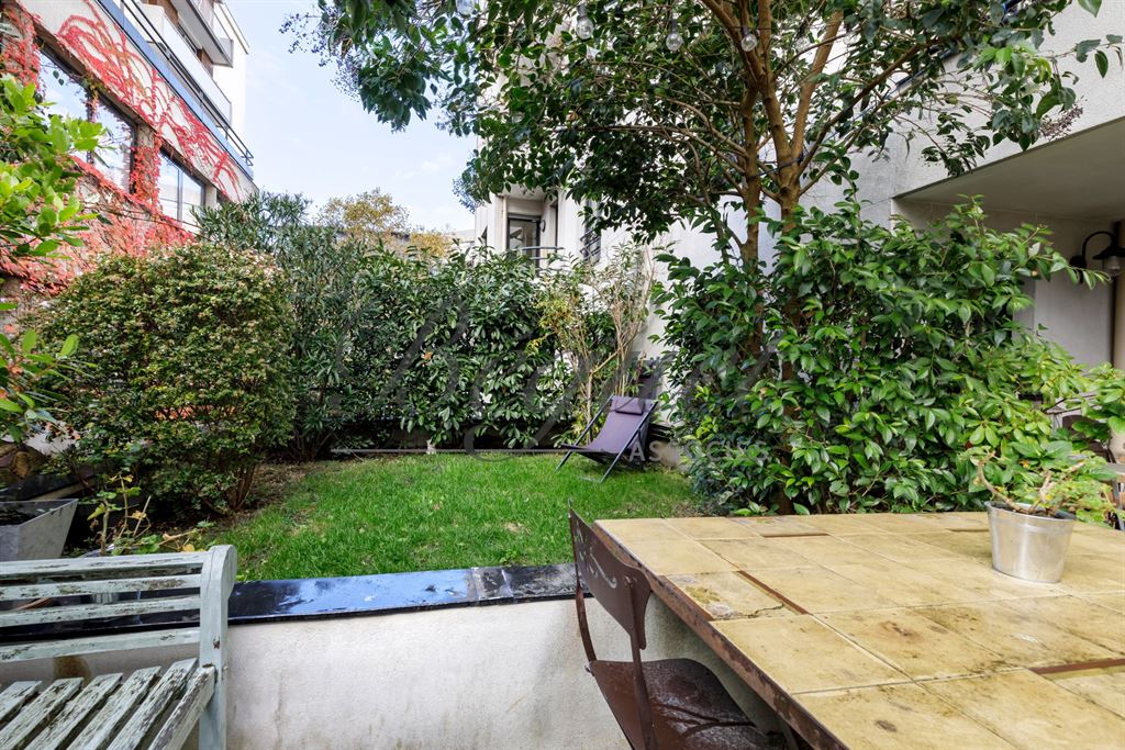 A vendre chez Beguet Associés : Hauts de Seine- Boulogne Mairie 92100 Appartement Duplex 149 m² 4 Ch Jardin