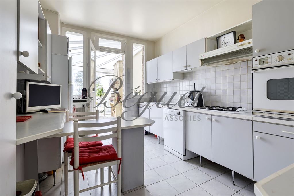 A vendre chez Beguet Associés : HAUTS DE SEINE Suresnes 92150 maison 434 m² jardin 533 m² Terrasse Garages