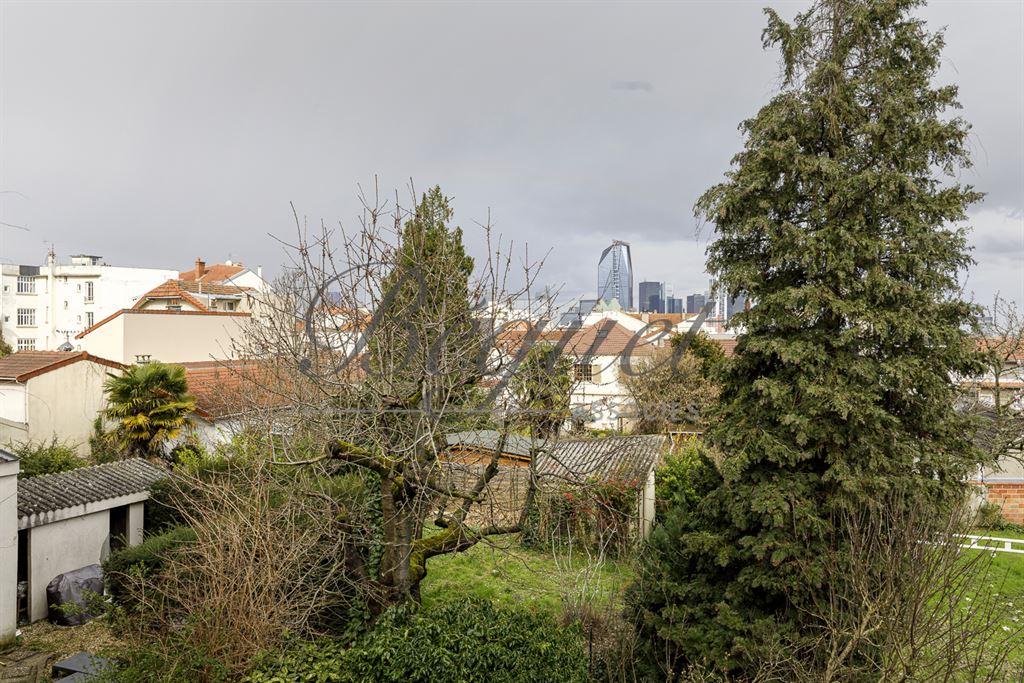 A vendre chez Beguet Associés : HAUTS DE SEINE Suresnes 92150 maison 434 m² jardin 533 m² Terrasse Garages