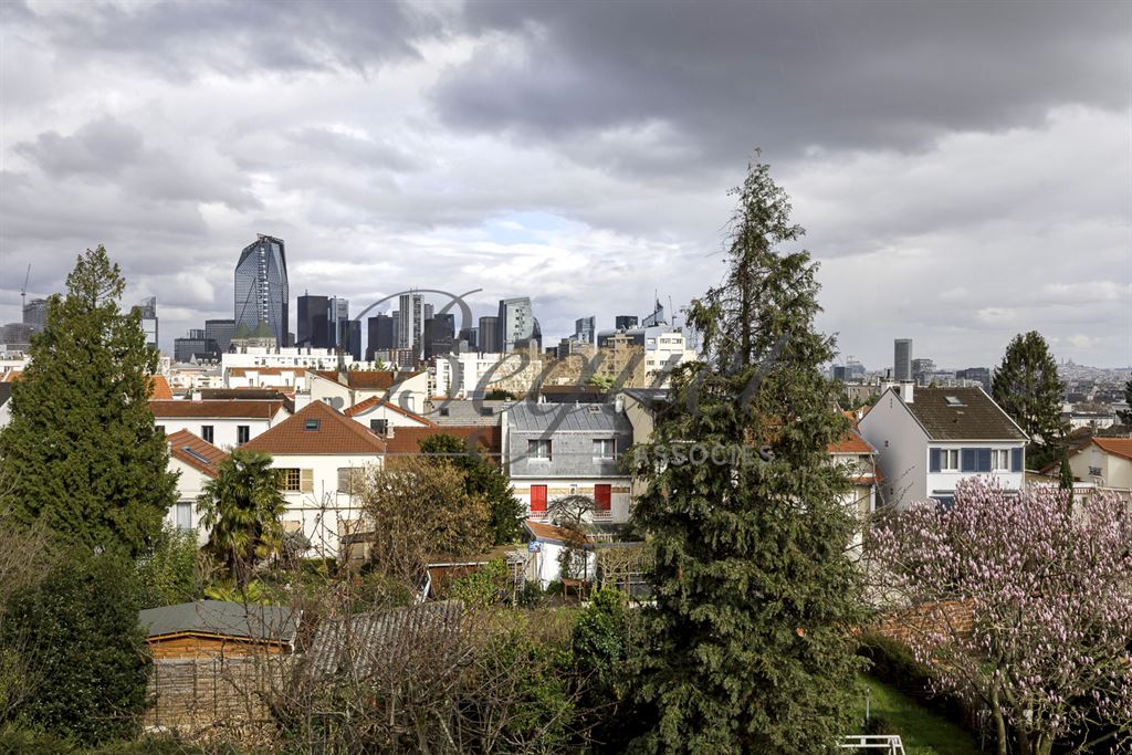 A vendre chez Beguet Associés : HAUTS DE SEINE Suresnes 92150 maison 434 m² jardin 533 m² Terrasse Garages