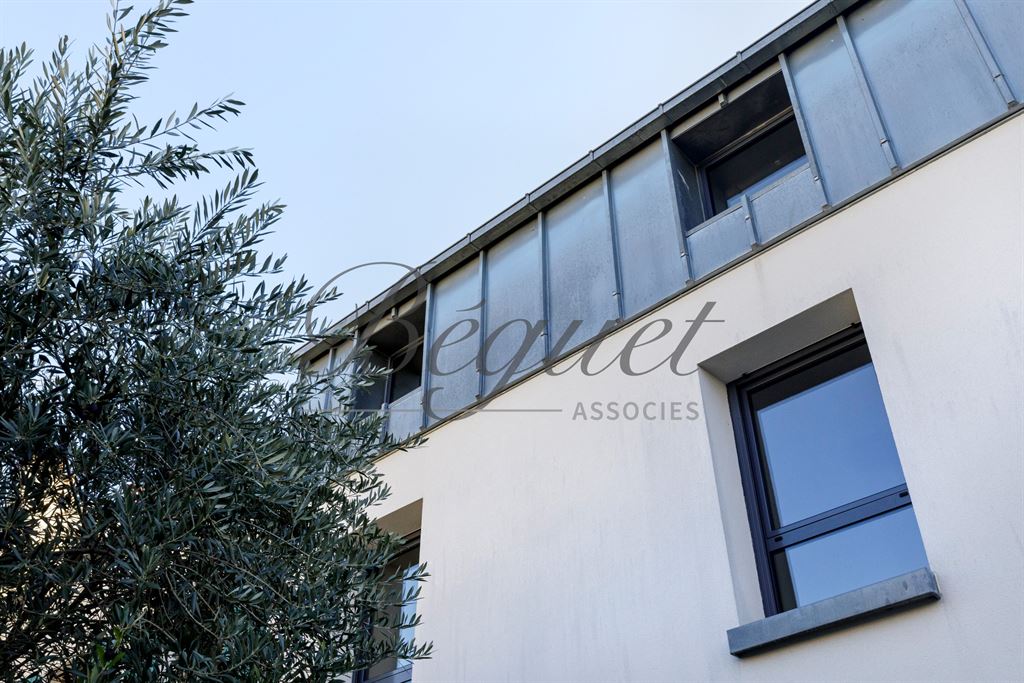 A vendre chez Beguet Associés : Hauts de Seine - Malakoff 92240 Maison 99 M / 75 M - 3 Chambres Jardin Parking