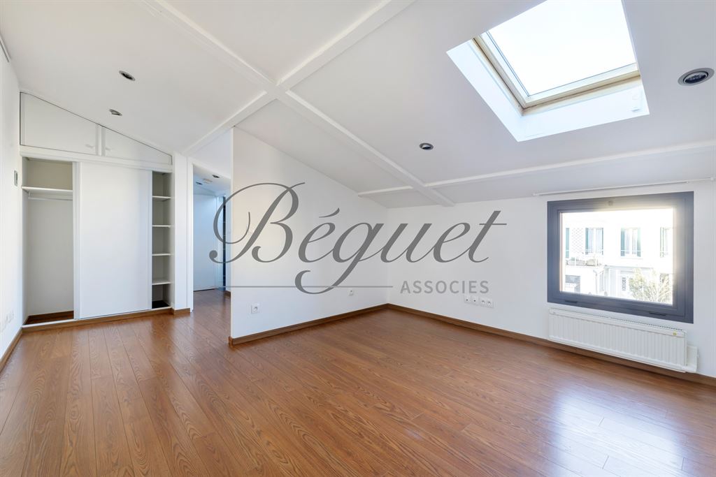 A vendre chez Beguet Associés : Hauts de Seine - Malakoff 92240 Maison 99 M / 75 M - 3 Chambres Jardin Parking