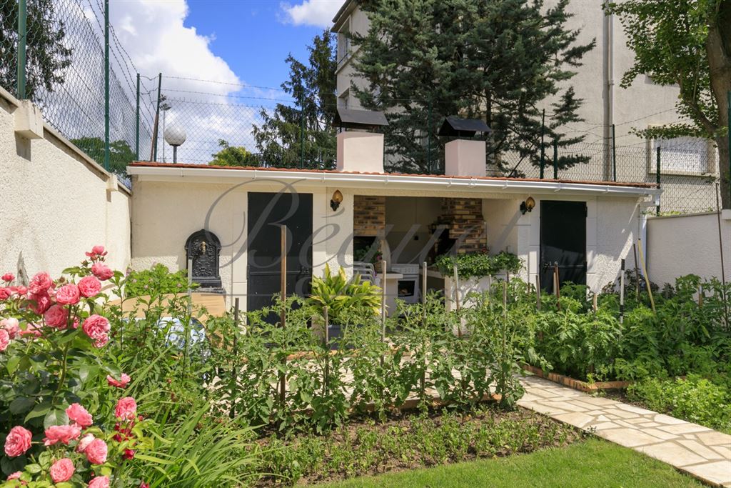 A vendre chez Beguet Associés : HAUTS DE SEINE - BOURG LA REINE 92340 MAISON 146 m² 4 CHAMBRES JARDIN