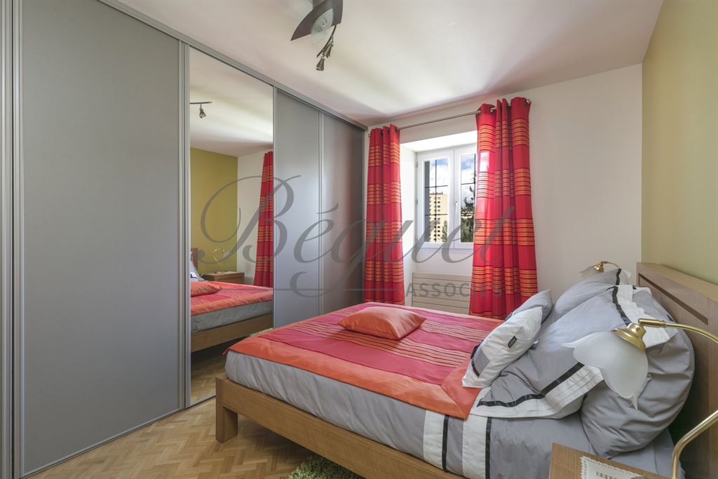 A vendre chez Beguet Associés : HAUTS DE SEINE - BOURG LA REINE 92340 MAISON 146 m² 4 CHAMBRES JARDIN