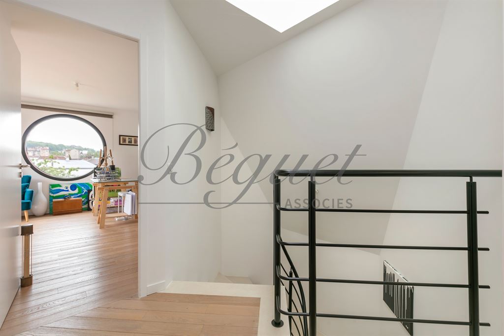 A vendre chez Beguet Associés : HAUTS-DE-SEINE-CLAMART 92140 MAISON 245 M - 6 CHAMBRES TERRASSE JARDIN 548 M GARAGE