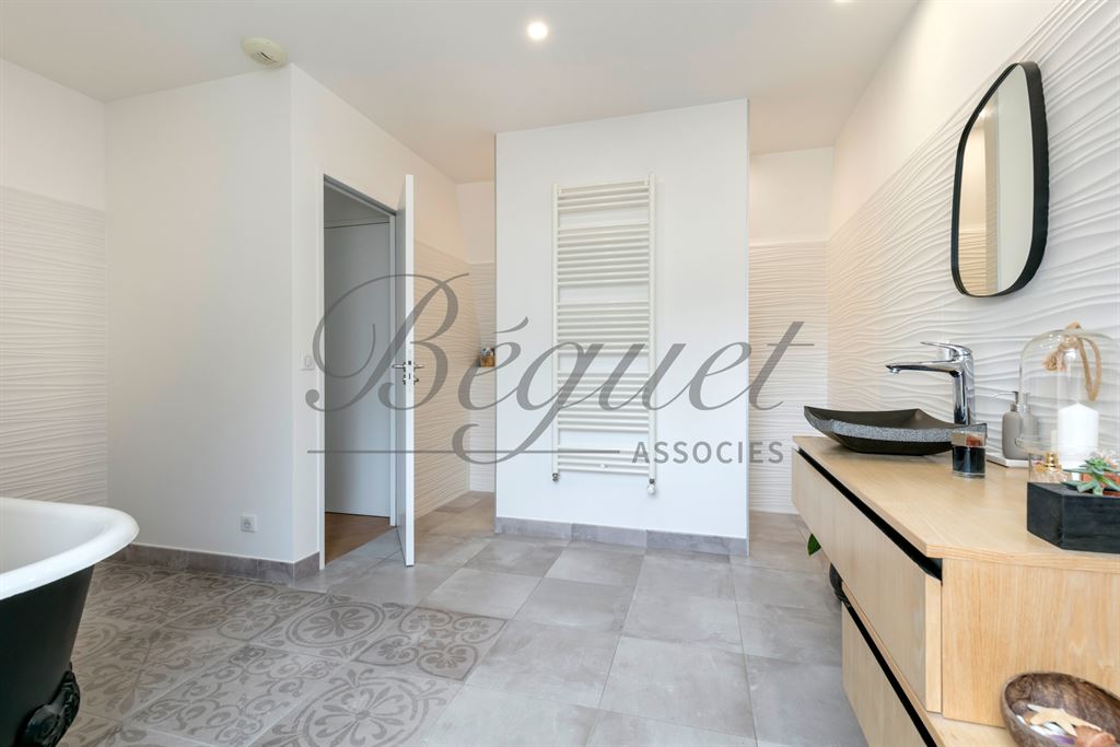 A vendre chez Beguet Associés : HAUTS-DE-SEINE-CLAMART 92140 MAISON 245 M - 6 CHAMBRES TERRASSE JARDIN 548 M GARAGE