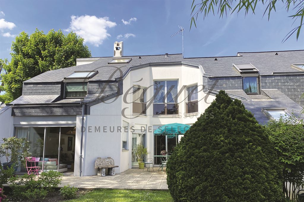 A vendre chez Beguet Associés : Hauts de Seine Sceaux 92330 Maison 265 m² 4 Chambres Jardin Garages