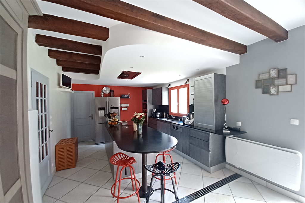 A vendre chez Beguet Associés : Indre et Loire Savonnières 37510 Maison 235 m² 5 chambres Parc 7600 m² Jacuzzi