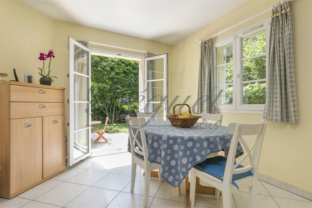 A vendre chez Beguet Associés : Viroflay Rive Droite 78220 Maison 180 m² Jardin Sous-sol Garage