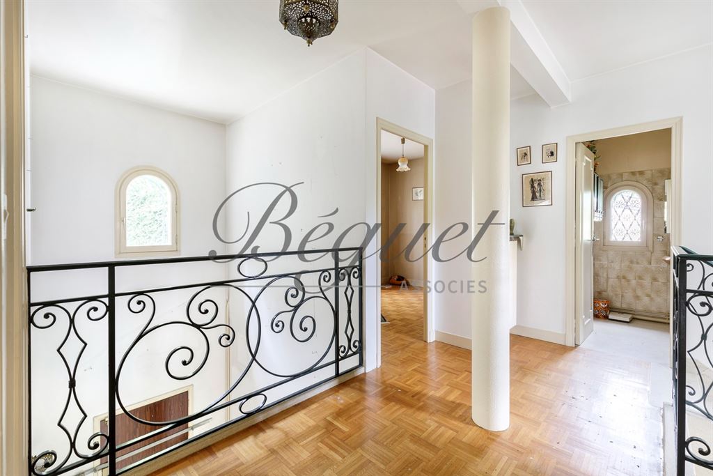 A vendre chez Beguet Associés : HAUTS DE SEINE VAUCRESSON - 92420 - DIVISION THERY - MAISON 167 m²  - 3 CHAMBRES -TERRAIN 984 m²