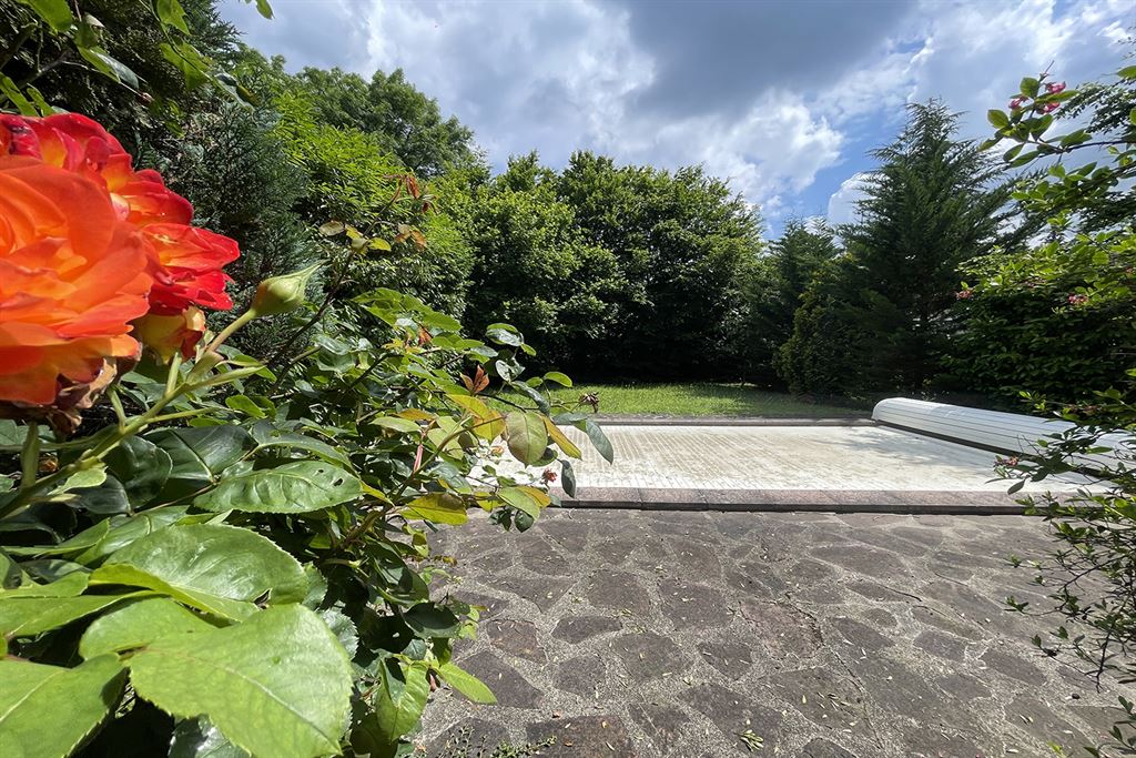 A vendre chez Beguet Associés : Sucy-en-Brie 94370 Maison 250 m² 6 chambres Jardin Piscine Terrasse