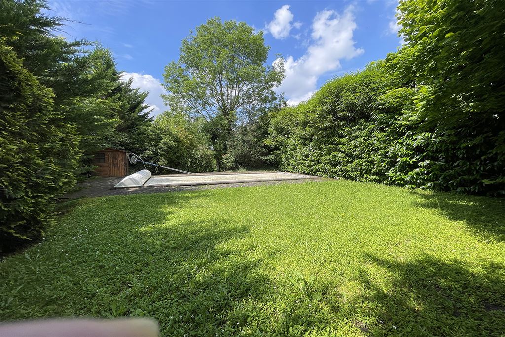 A vendre chez Beguet Associés : Sucy-en-Brie 94370 Maison 250 m² 6 chambres Jardin Piscine Terrasse