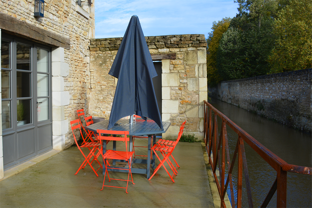 A vendre chez Beguet Associés : INDRE- ET- LOIRE RICHELIEU 37120 CENTRE VILLE 345m² TERRASSE