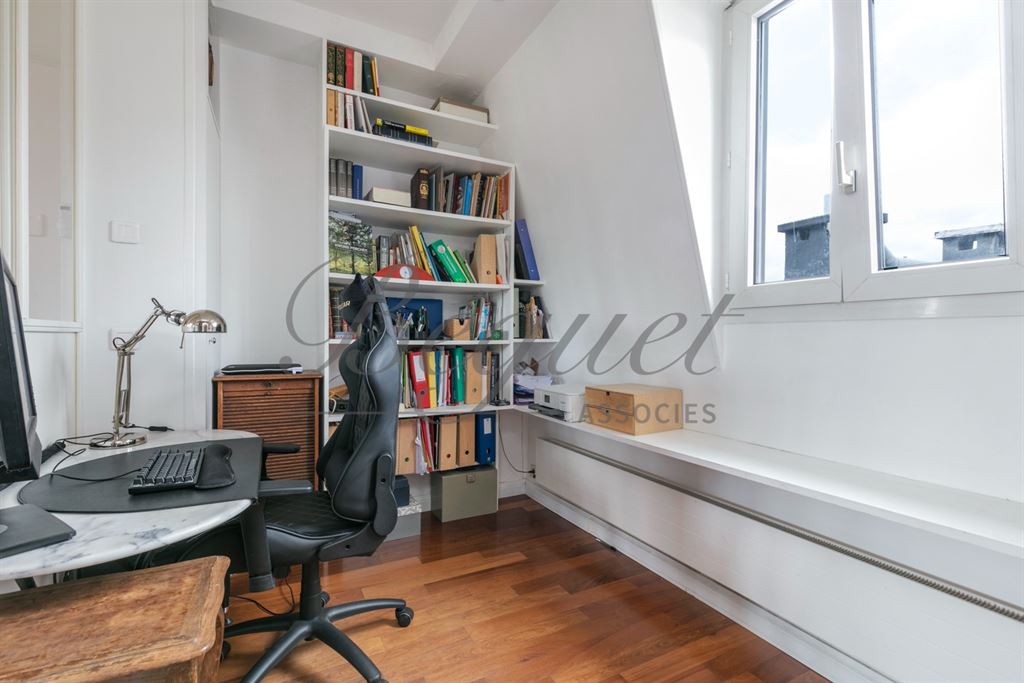 A vendre chez Beguet Associés : Neuilly sur Seine 92200 - Appartement 137 m² - 4 Chambres - Cave - Parking