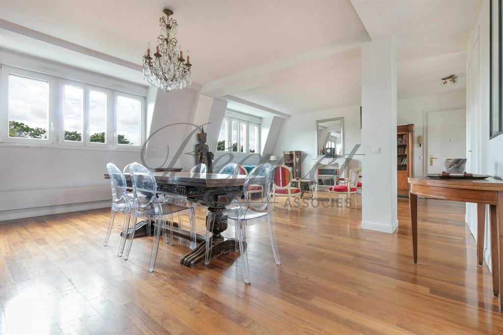 A vendre chez Beguet Associés : Neuilly sur Seine 92200 - Appartement 137 m² - 4 Chambres - Cave - Parking