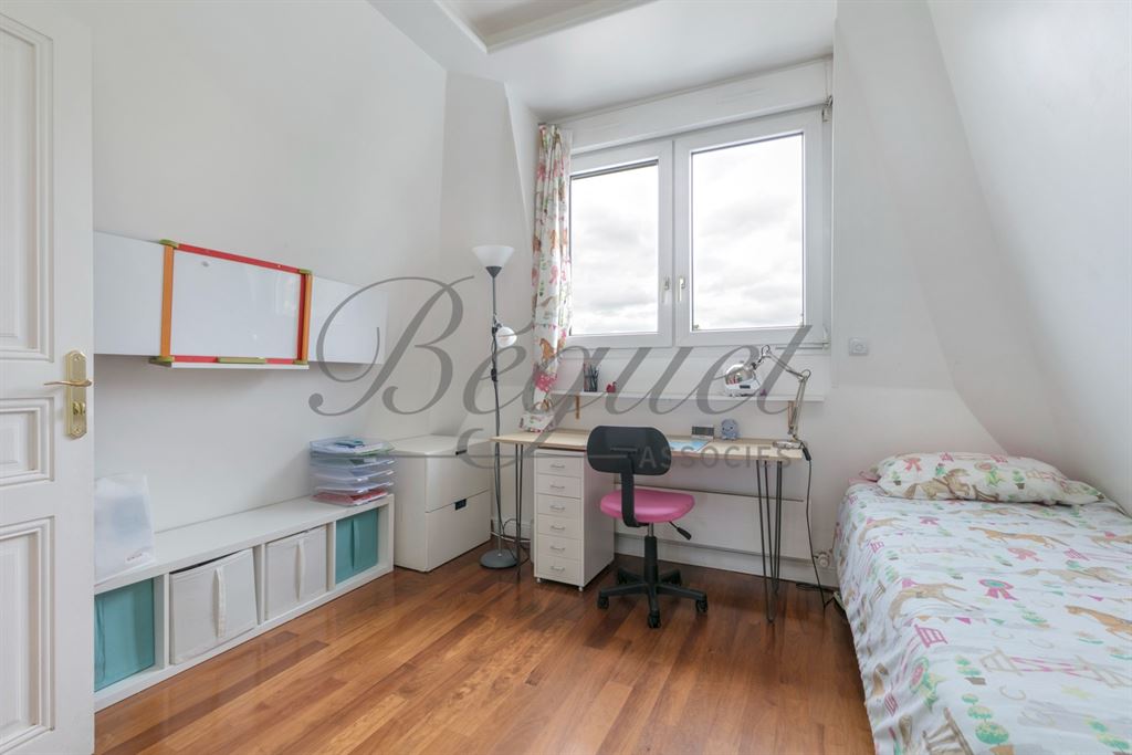 A vendre chez Beguet Associés : Neuilly sur Seine 92200 - Appartement 137 m² - 4 Chambres - Cave - Parking