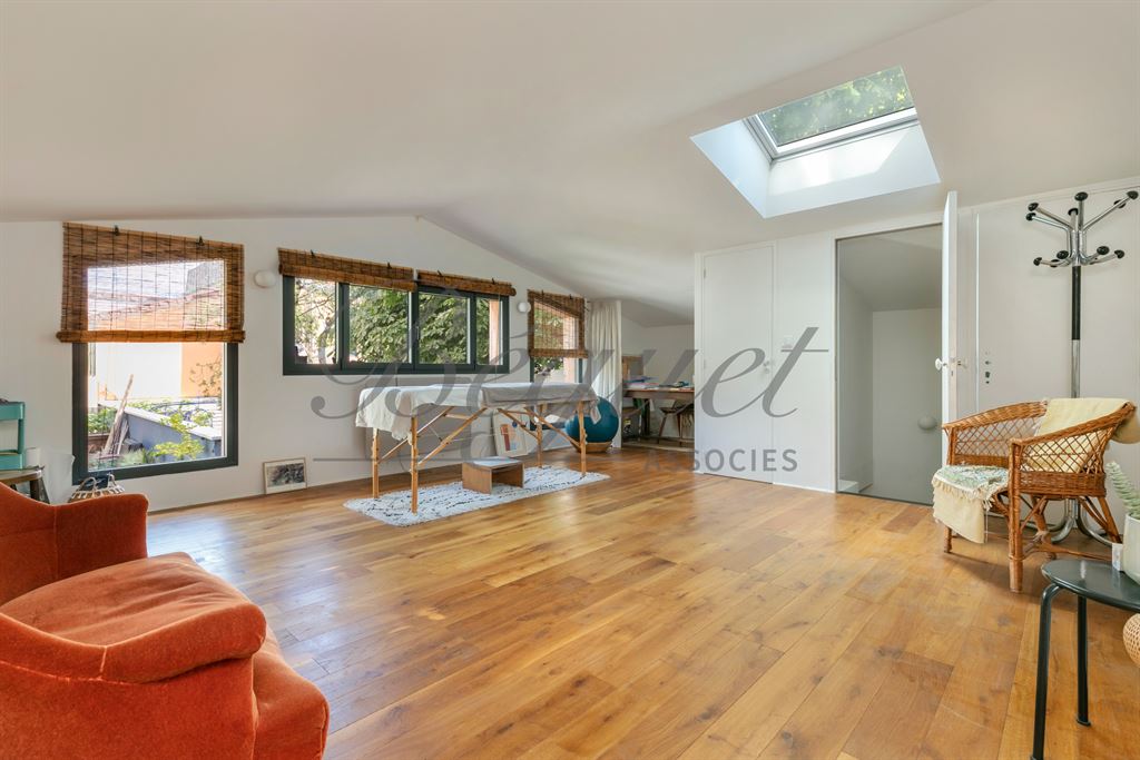 A vendre chez Beguet Associés : SEINE SAINT DENIS - LES LILAS 93260 MAISON 240 m² 5 CH JARDIN TERRASSE