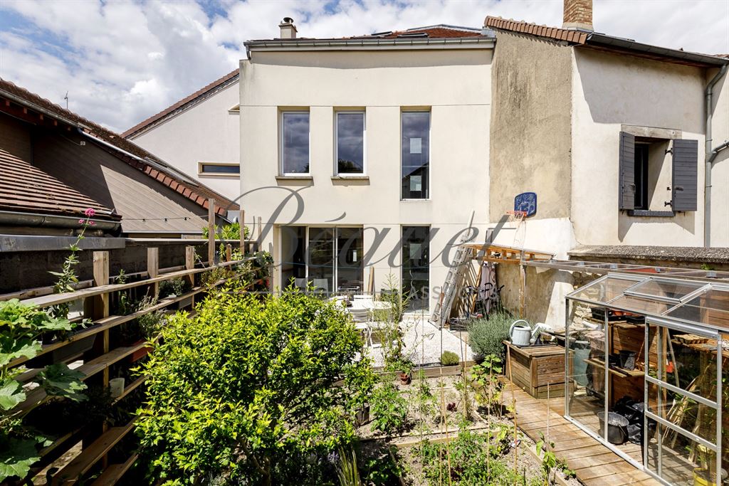 A vendre chez Beguet Associés : Carrières-sur-Seine 78420 Maison 130 m² 3 Chambres Jardin