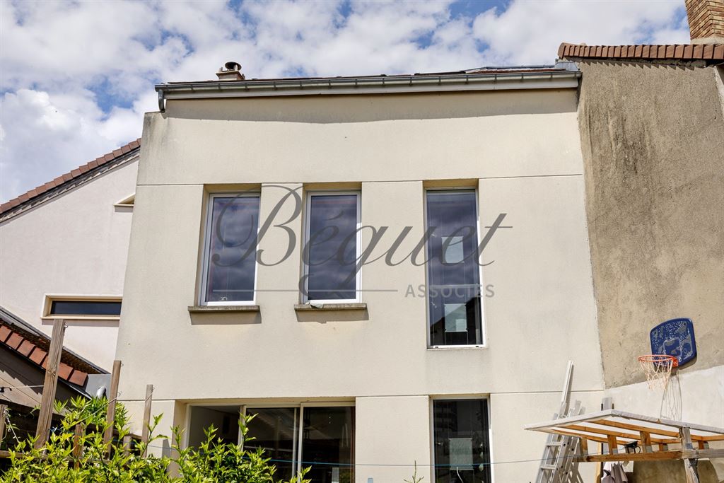 A vendre chez Beguet Associés : Carrières-sur-Seine 78420 Maison 130 m² 3 Chambres Jardin